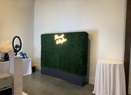 Using artificial hedges to beautify the office area