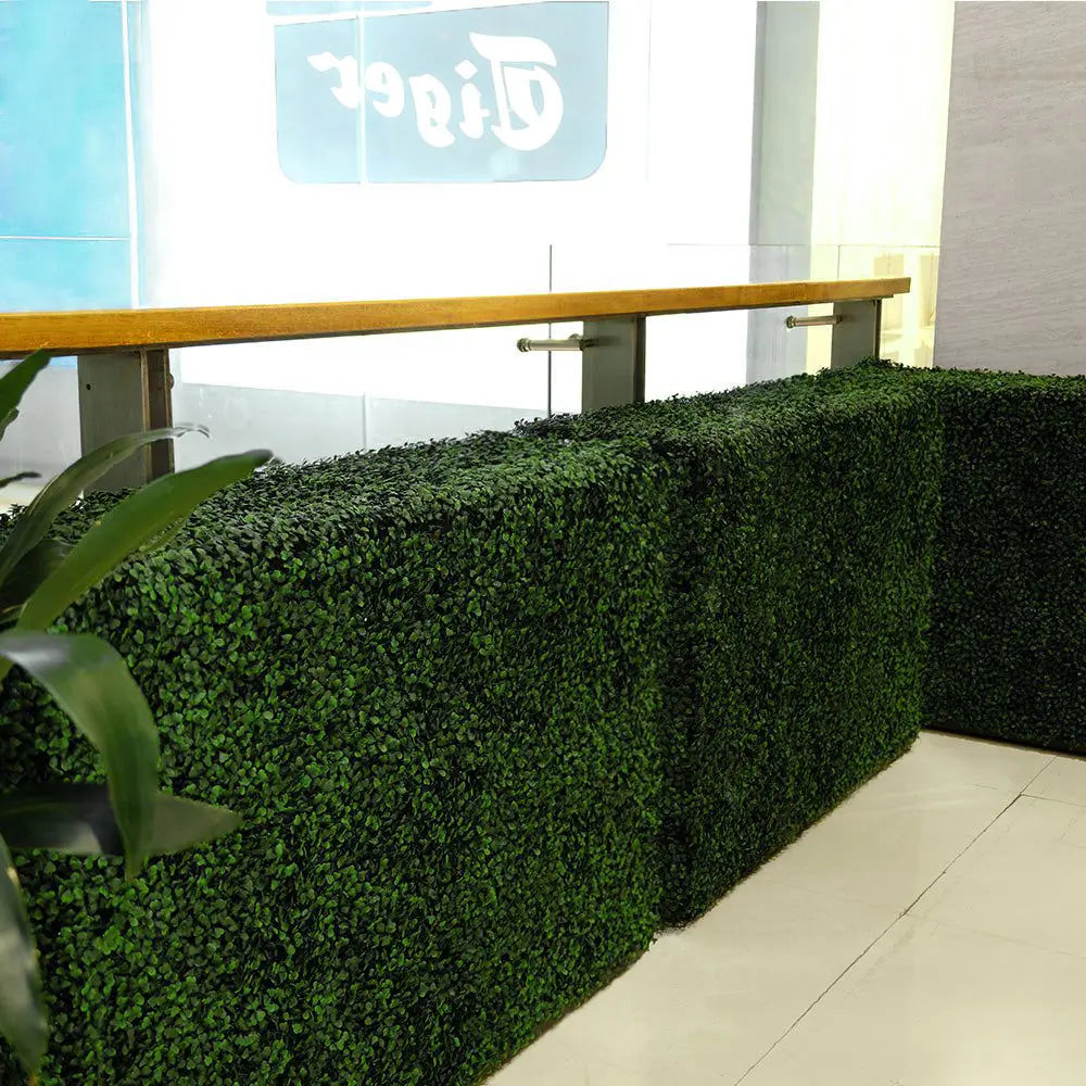 artificial hedge-walls